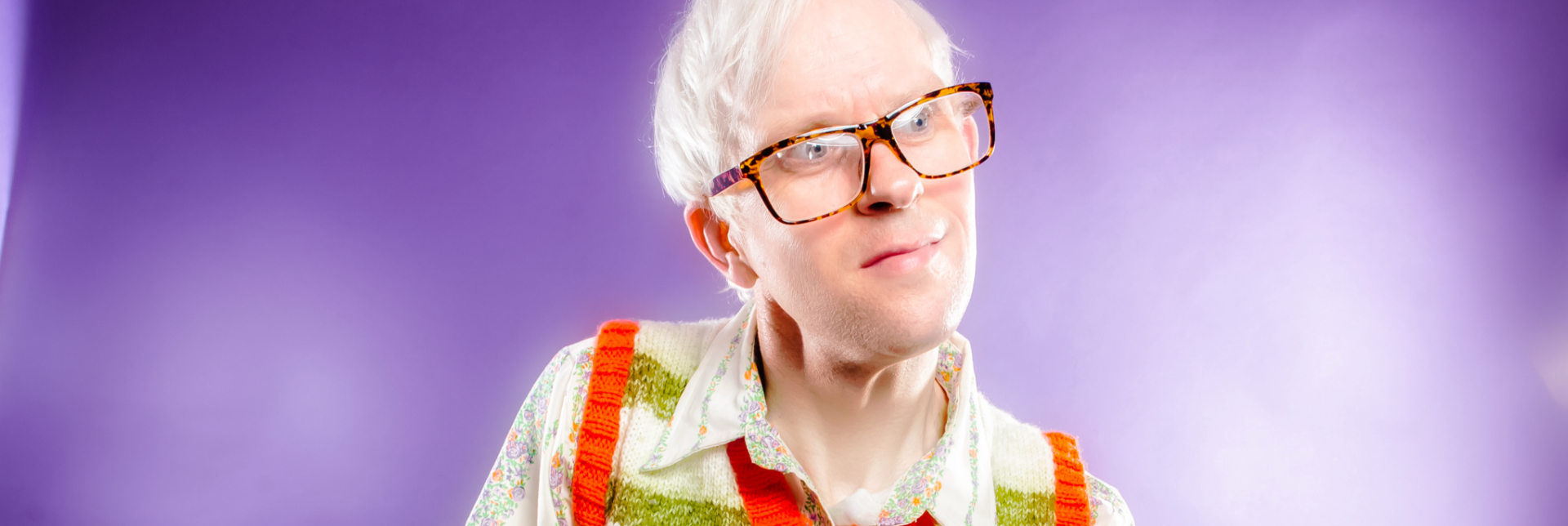 Robert White: ‘THAT’ Gay Autistic Keyboard Tanktop Comedy Guy!